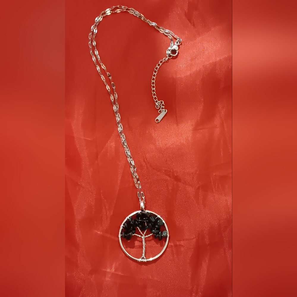 Tree of Life Necklace (NWOT)